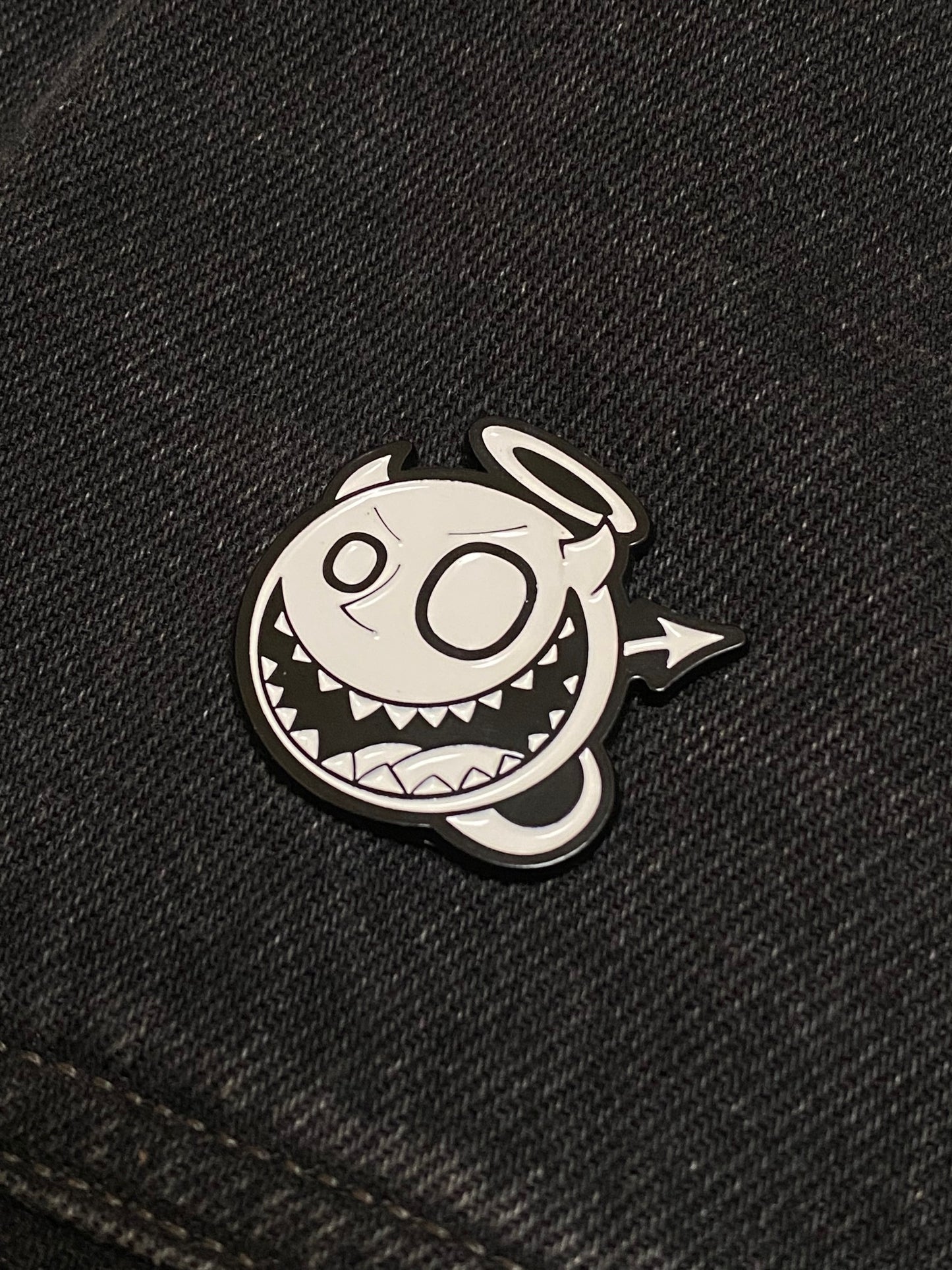 Pin Rebel Devil - Blanco Minimalista