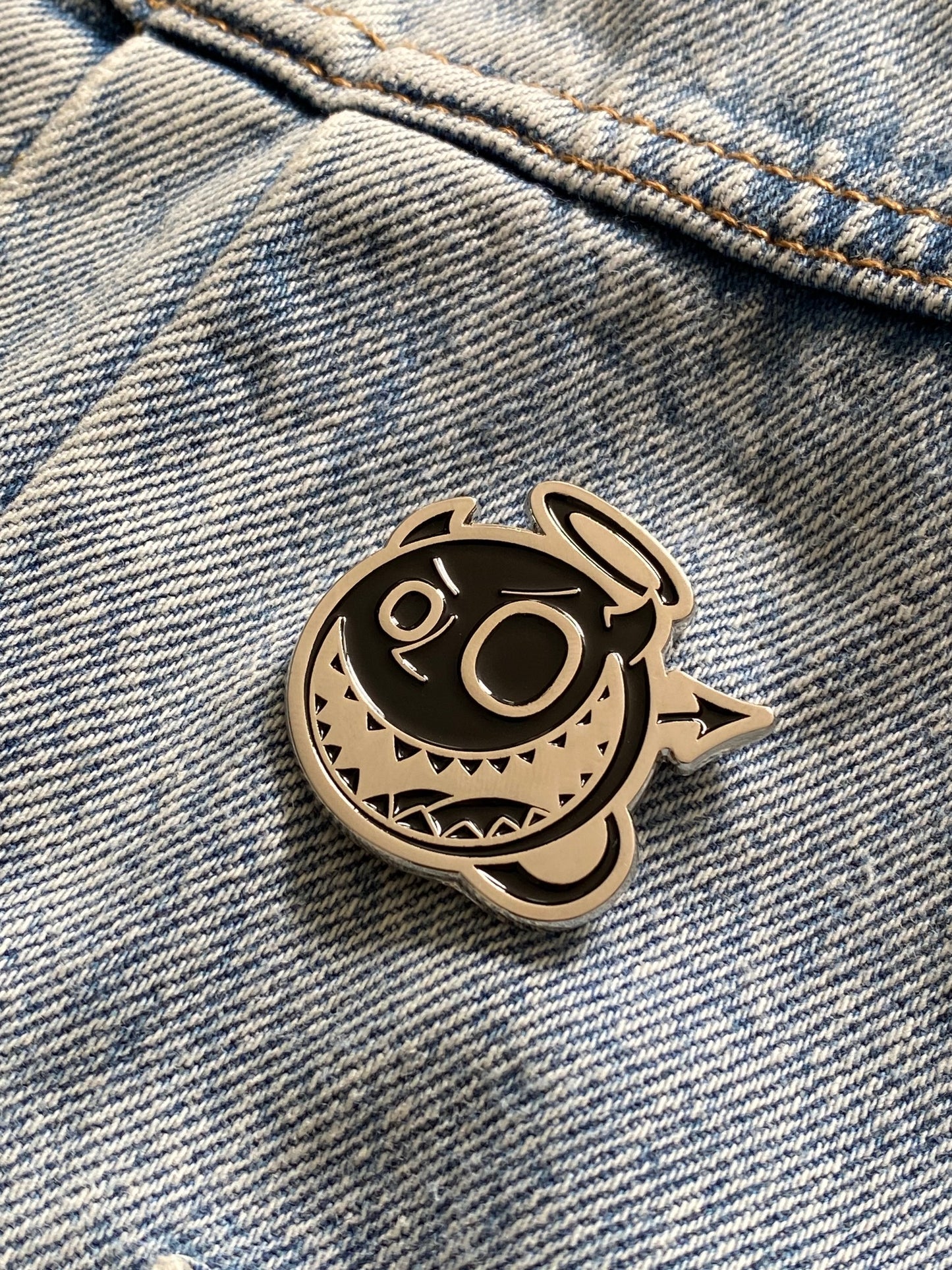 Pin Rebel Devil - Negro Cromo